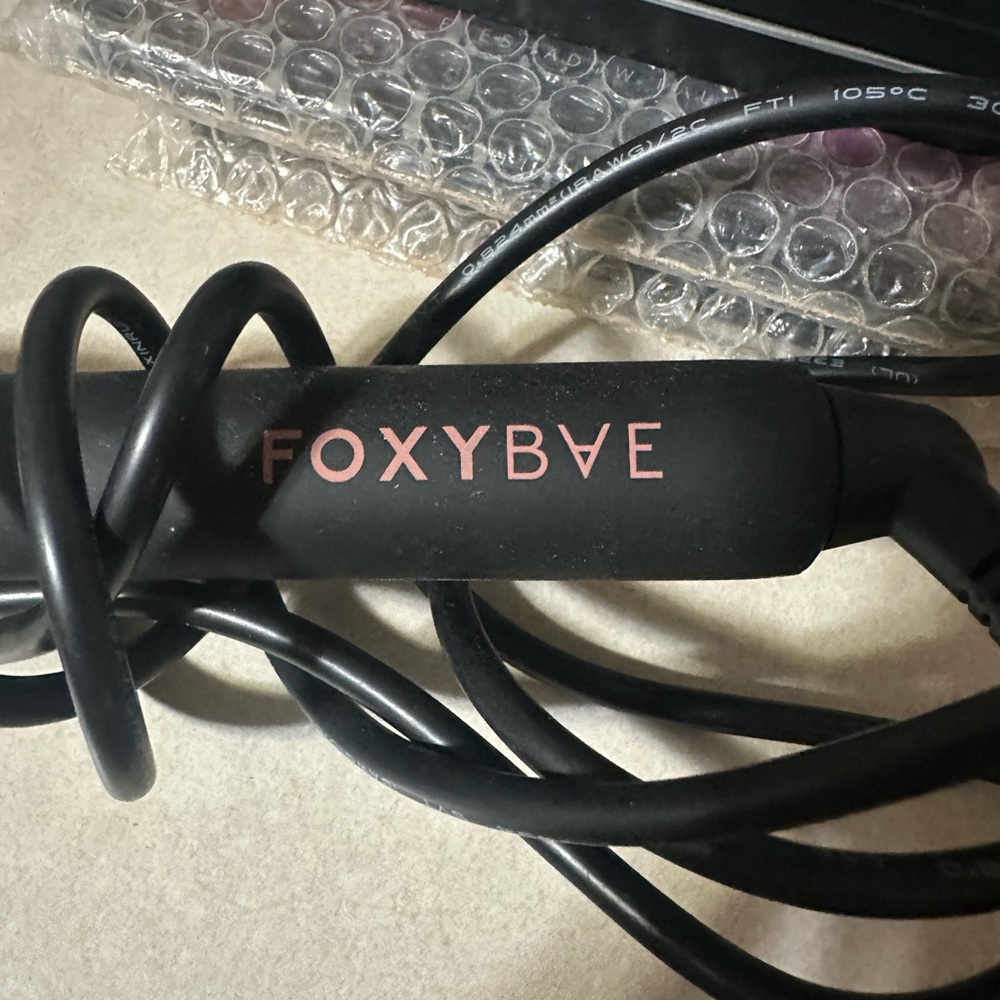 FoxyBae Black Curling Iron